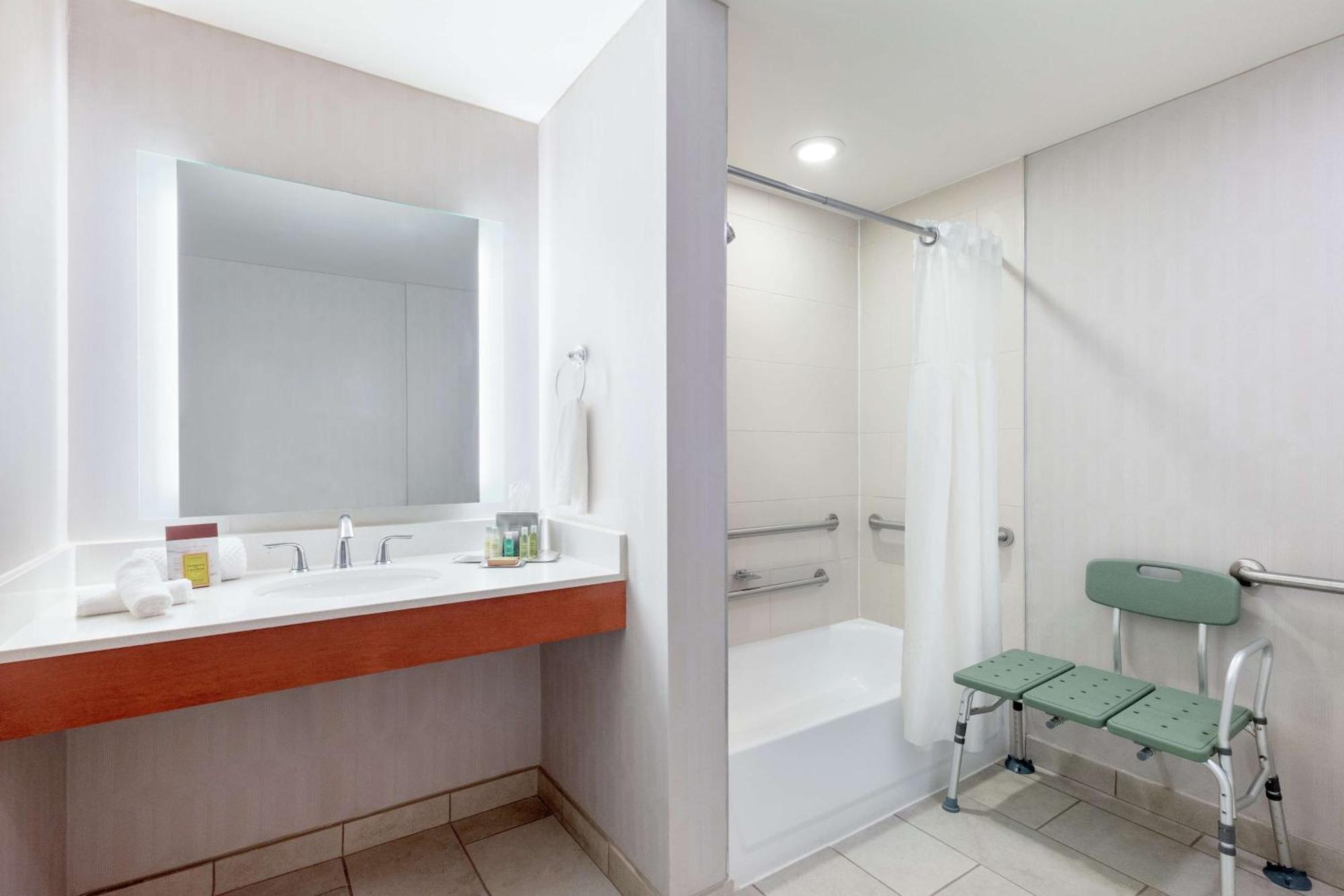 Hotel Doubletree By Hilton Atlanta Airport College Park Esterno foto