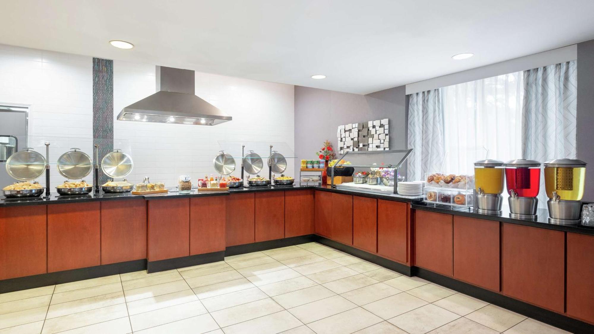 Hotel Doubletree By Hilton Atlanta Airport College Park Esterno foto