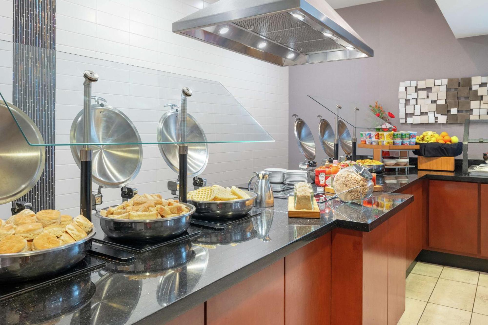 Hotel Doubletree By Hilton Atlanta Airport College Park Esterno foto
