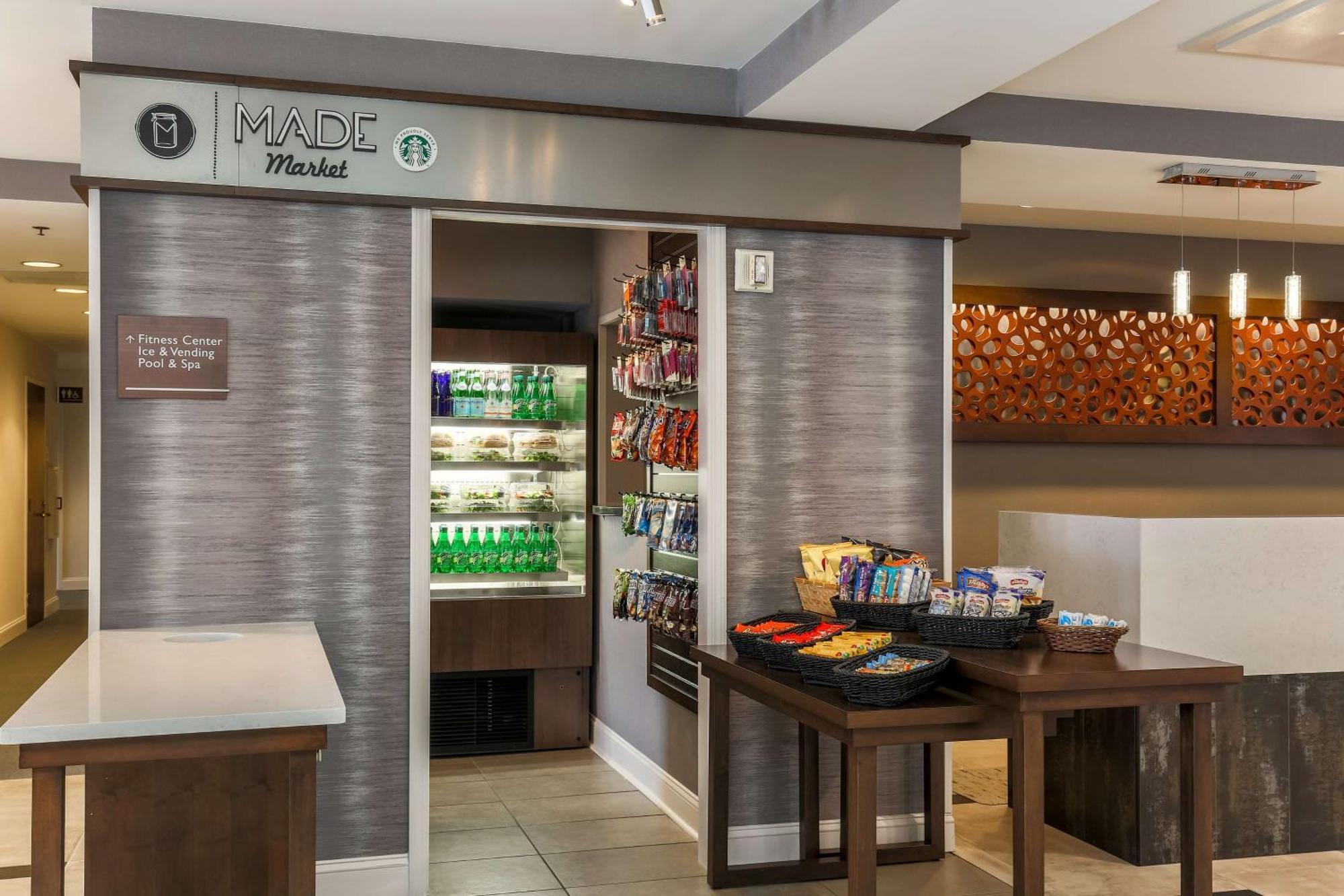 Hotel Doubletree By Hilton Atlanta Airport College Park Esterno foto