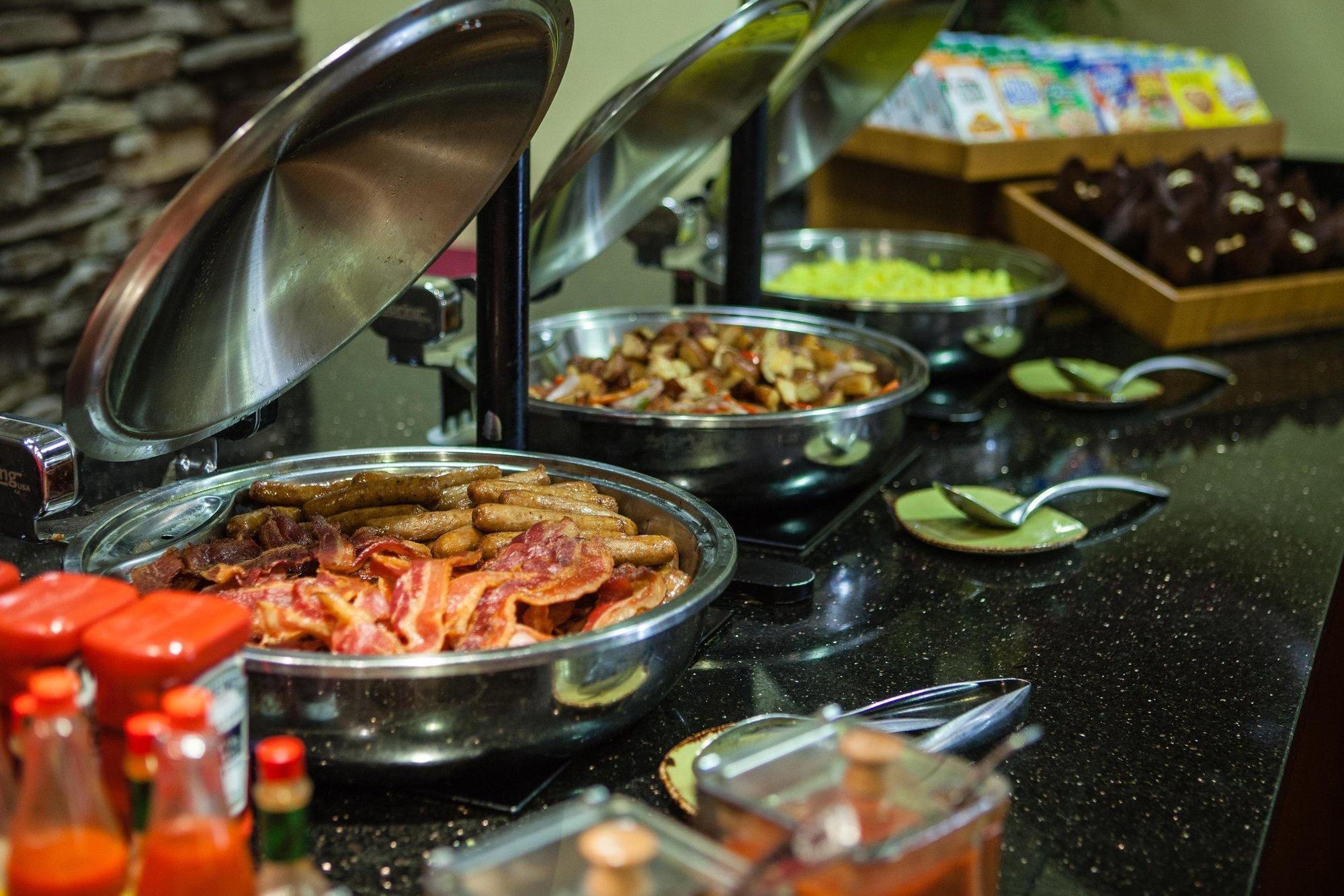 Hotel Doubletree By Hilton Atlanta Airport College Park Esterno foto