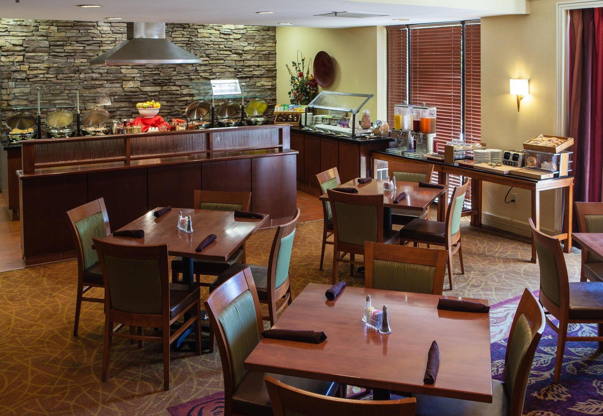 Hotel Doubletree By Hilton Atlanta Airport College Park Esterno foto